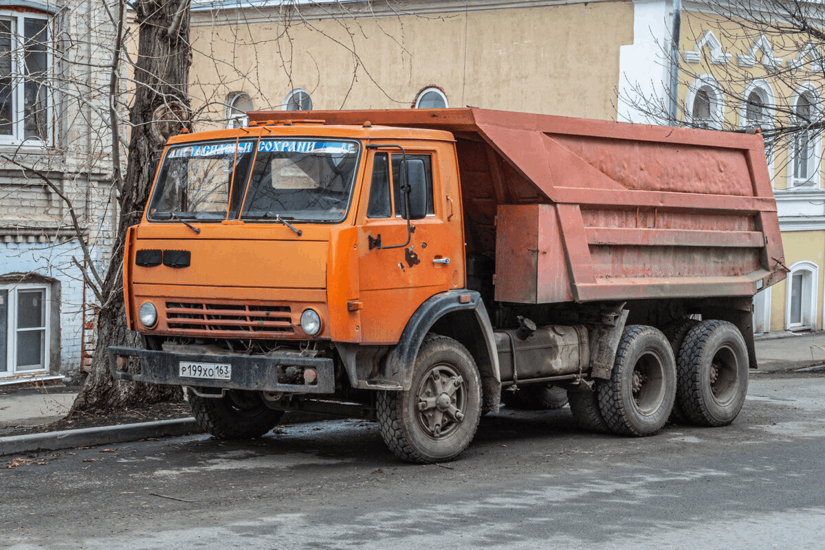 Самосвал Камаз 55111 в аренду Новом Уренгое круглосуточно - низкая цена